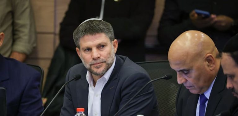 NOAM5412_1_ovac7r.jpg