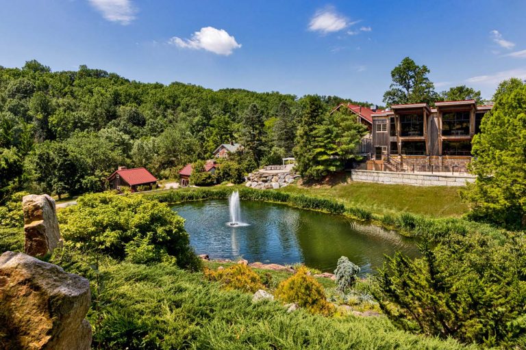 Glasbern-Inn-Lake-Fountain-View-C.jpg